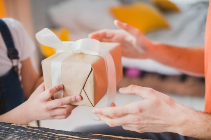 Tips on Gift-Giving Etiquette