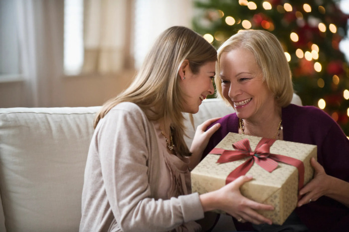 Christmas Gifts for Mum from Daughter Show Heartfelt Gesture