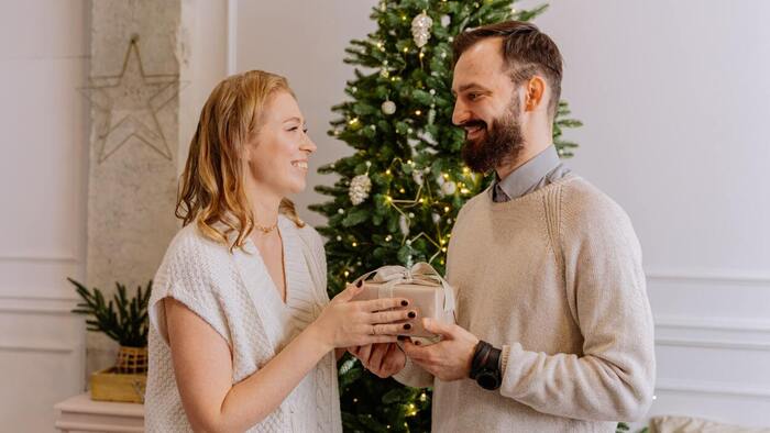 Surprise Your Loved Ones with Last-Minute Christmas Gift Ideas for Couples